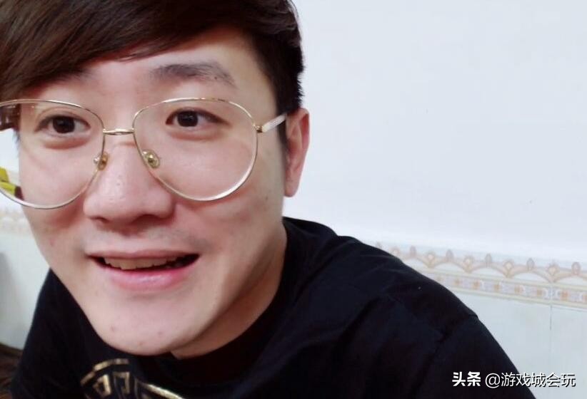 cf白鲨斗鱼收入几亿,斗鱼白鲨s14