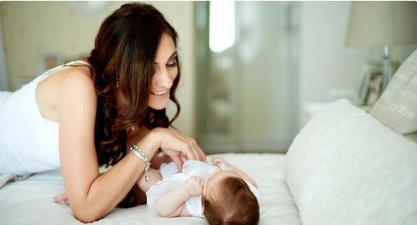 宝宝拉完臭臭要喂奶粉吗,宝宝拉完屎擦完屁屁还是臭的