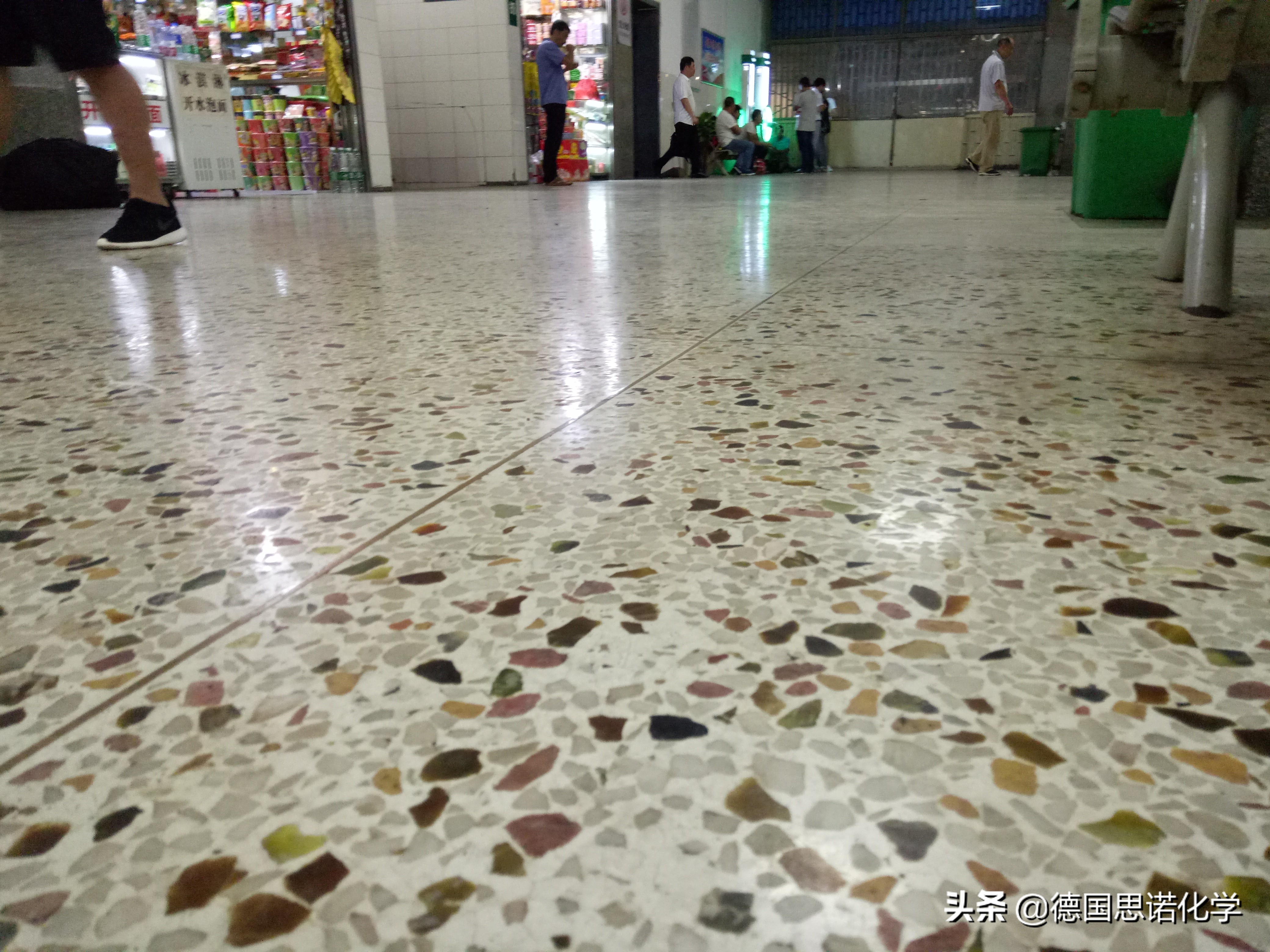 水磨石地坪裂缝修补,嘉兴水磨石固化地坪翻新