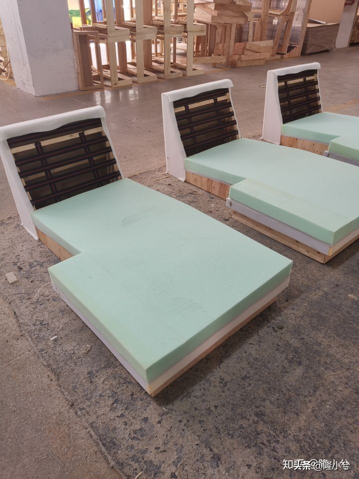 真皮沙发散发出的气味是甲醛吗,真皮沙发的味道是什么样的