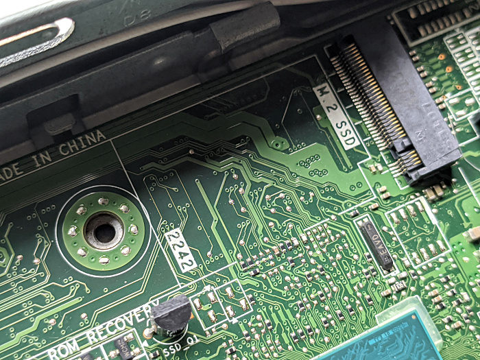 还没有曾经一个光驱大的电脑,东西虽小五脏俱全啊。