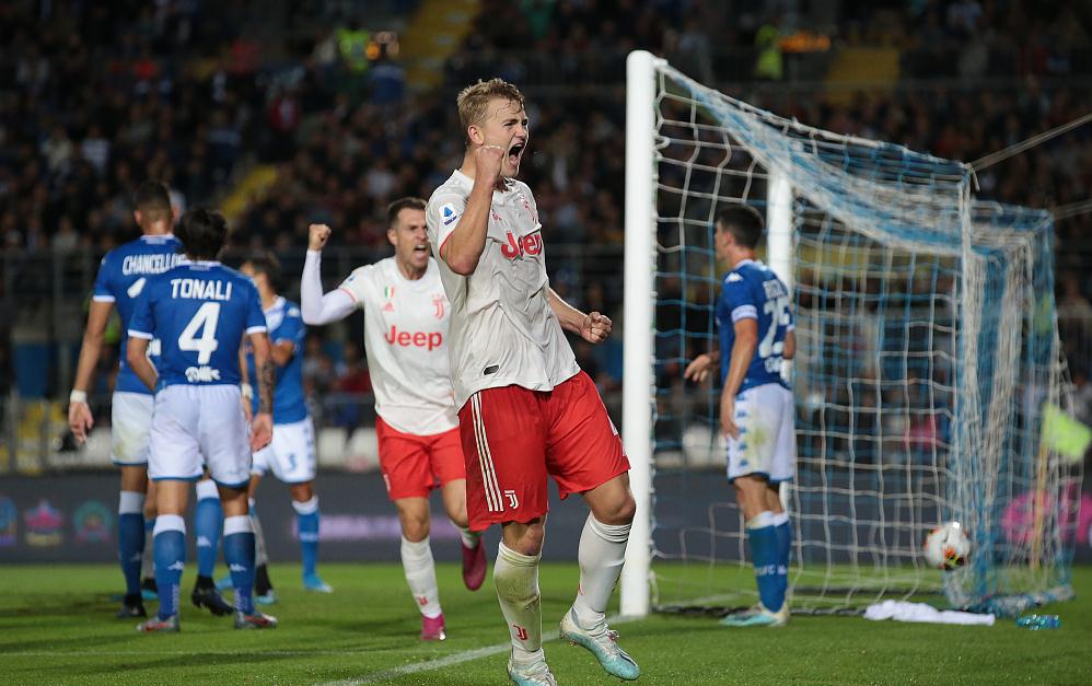 巴神进球后被自家球迷嘲讽,巴神离场与裁判吵架致球队丢球