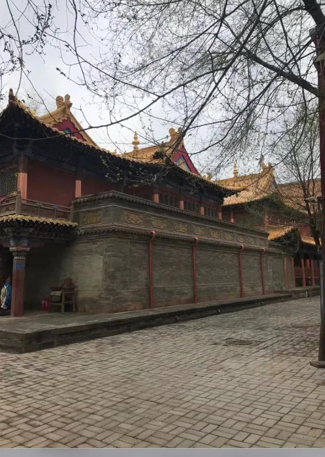 乃莫齐召小学,呼和浩特察素齐召