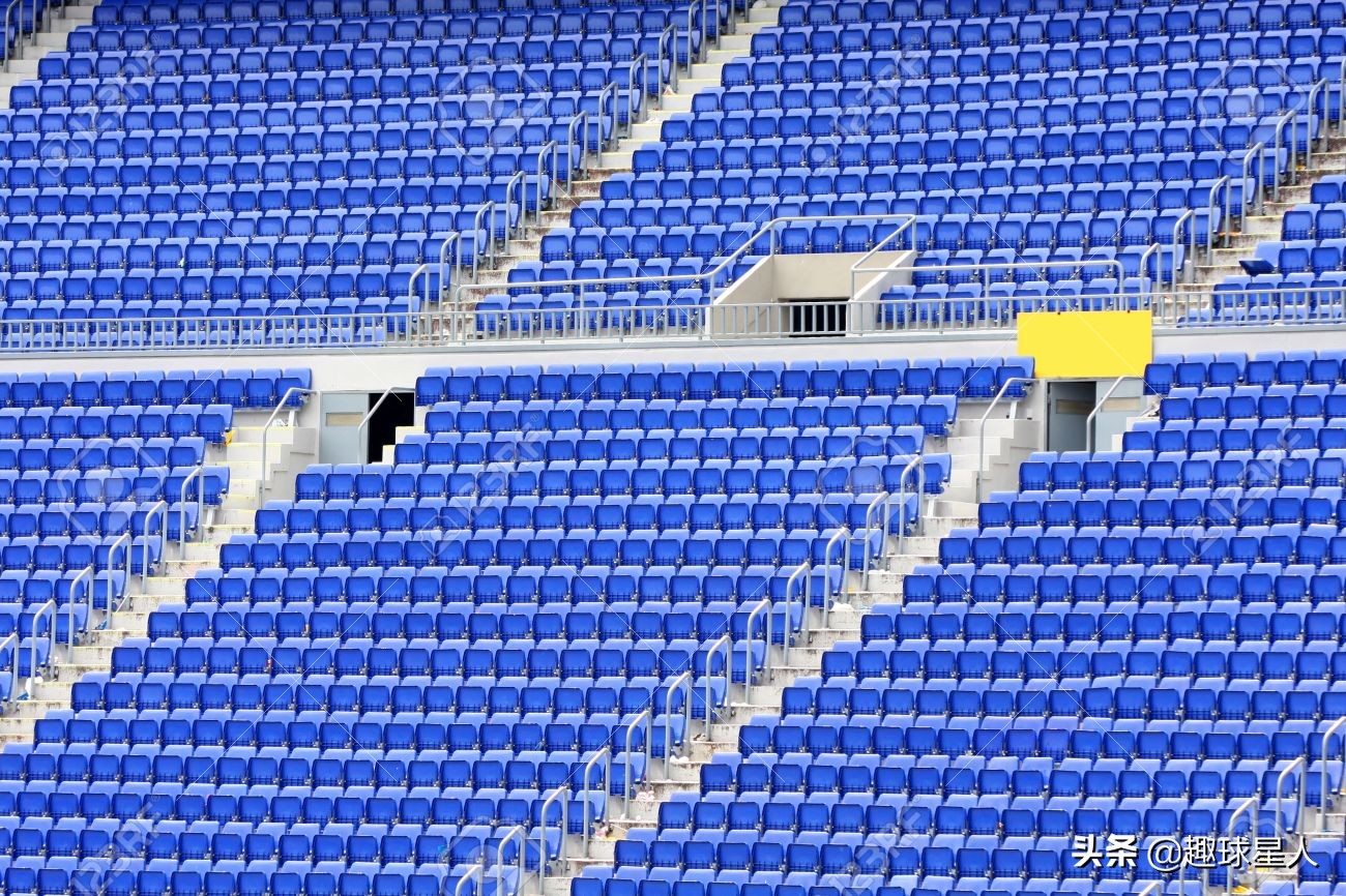 辣眼神操作，韩国足球联现场赛没观众，充气“美女”来凑数