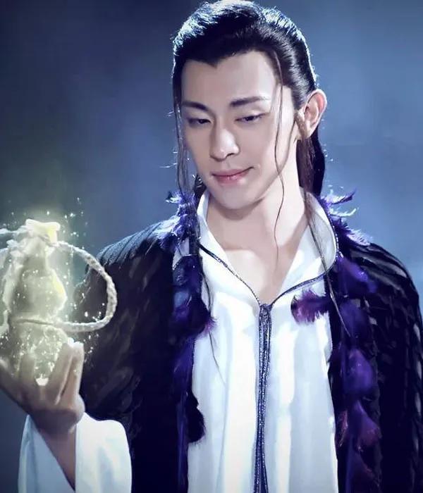 哪个男星演的狐狸精好看,长得像狐狸精的男明星