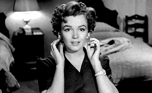 想打耳洞又怕打了不好看,想打耳洞但是怕耳洞长脏东西