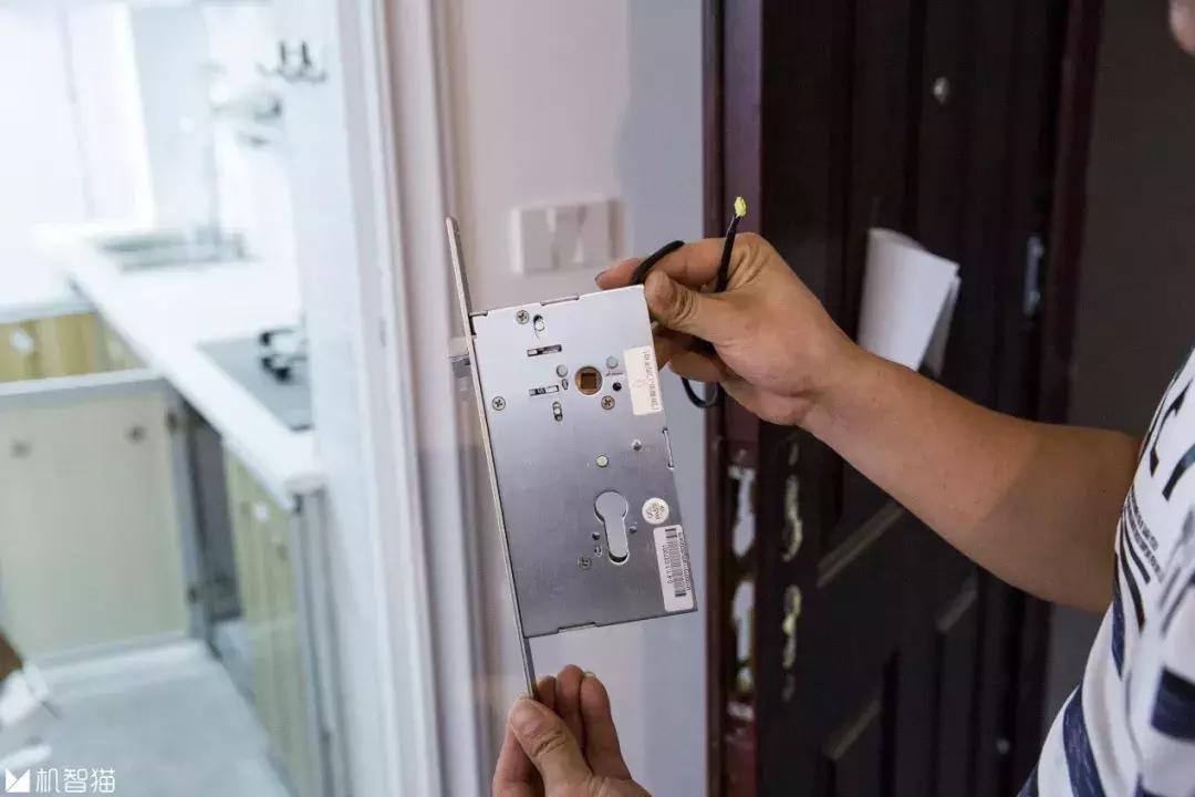 小米智能锁钥匙锁门,小米全自动智能锁出门反锁