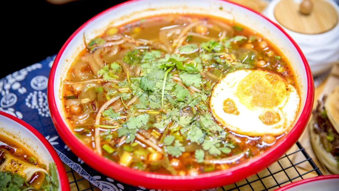 人均8元的奶茶店,人均8块的小吃