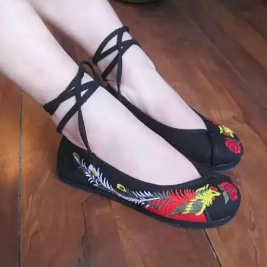 各种各样的手工绣花鞋,手工复古绣花鞋