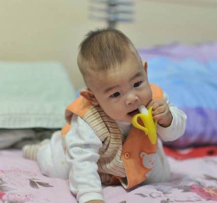 宝宝长牙牙龈痛怎么办吃什么药好,宝宝长牙牙龈肿痛怎样治疗