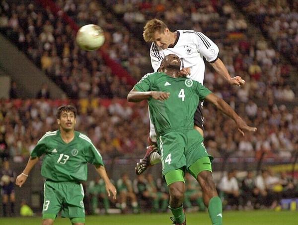 c罗跳高2.65米的头球现场解说,35岁c罗超级滞空头球