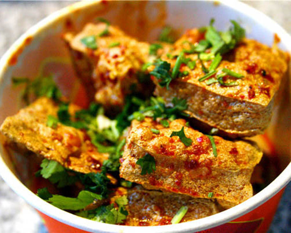 街头臭豆腐摆摊秘方,创业摆摊臭豆腐学费多少钱