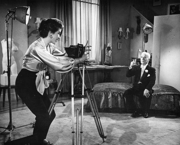 他5岁登台表演，12岁丧父13岁流浪街头，1个跌跤迎来喜剧人生