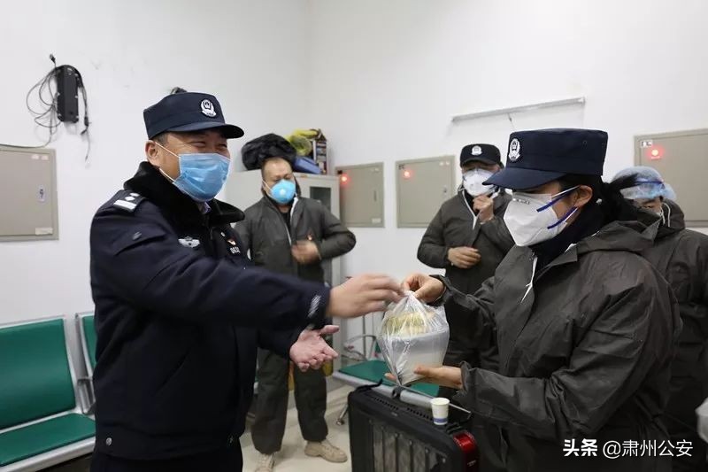 元宵节暖心汤圆送一线抗疫英雄,元宵佳节送汤圆情暖前线防疫人