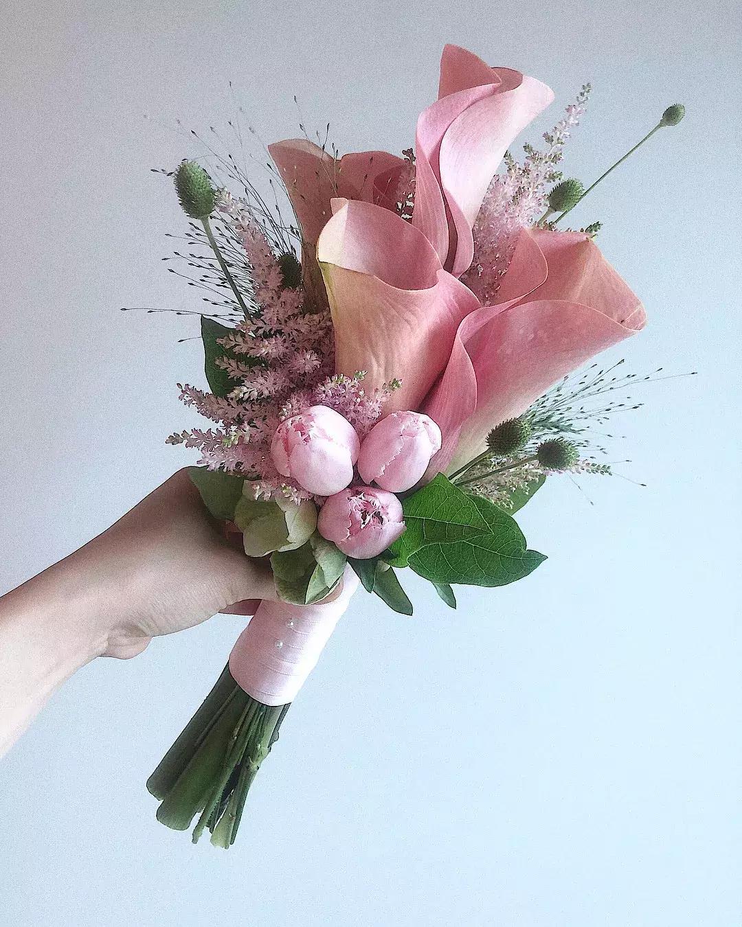 马蹄莲插花怎么养时间长,马蹄莲鲜花养护