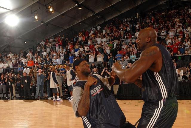 詹姆斯死亡之瞳名场面,詹姆斯浓眉搞笑名场面