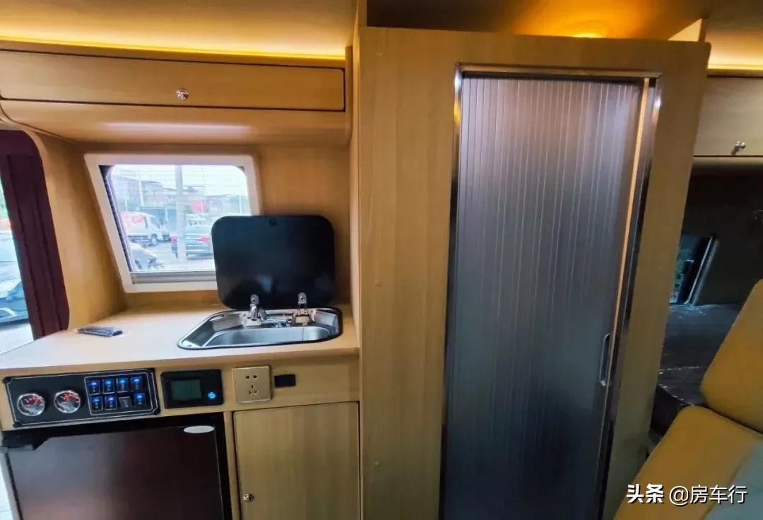 房车价格5-10万元低顶b型房车,房车大全20-30万的c型高档房车