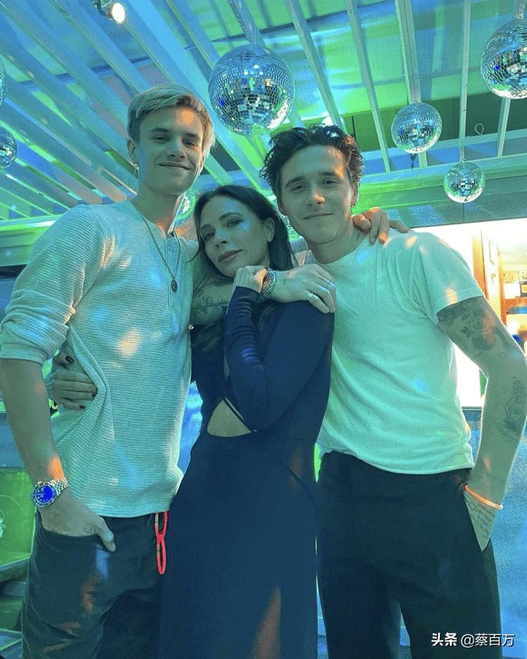 贝克汉姆晒小儿子克鲁兹工作照,克鲁兹贝克汉姆秀肌肉