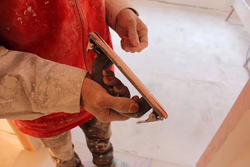 装修腻子怎么刮,自己在家怎么给墙面批腻子