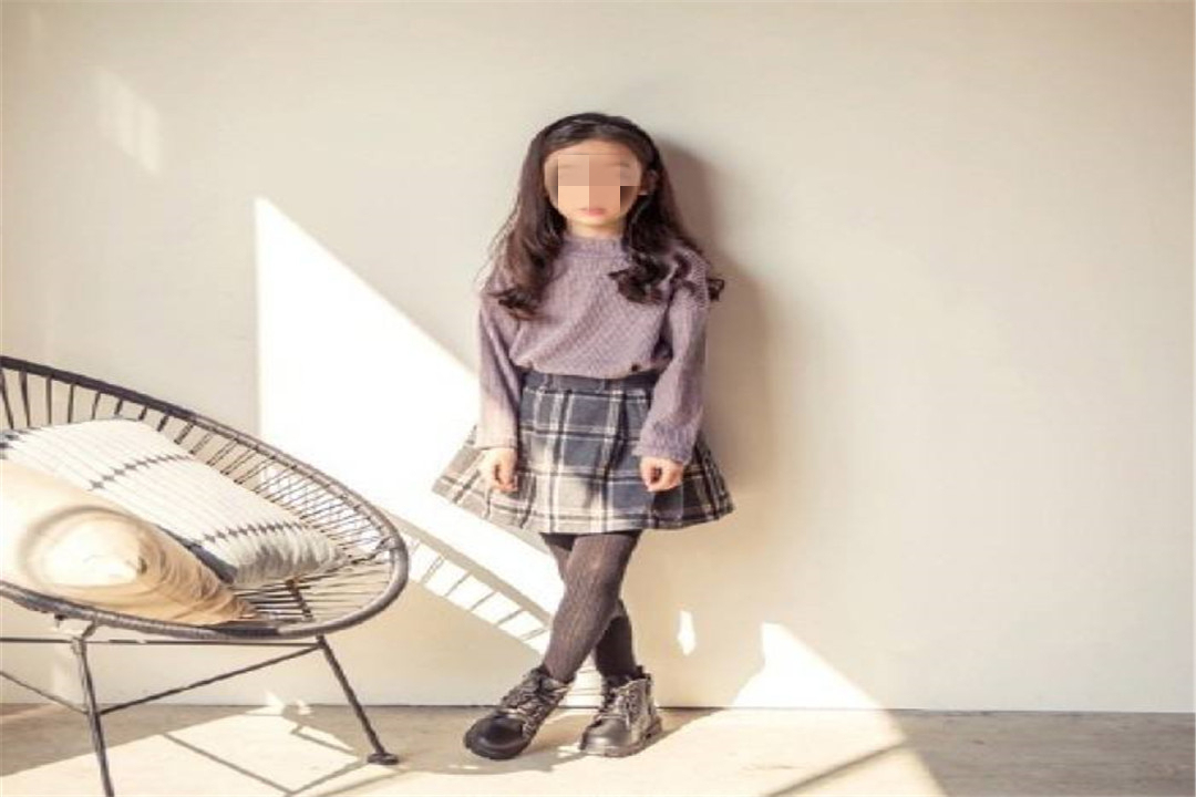 13岁女学生长喉结正常吗,12岁长出喉结胡子正常吗