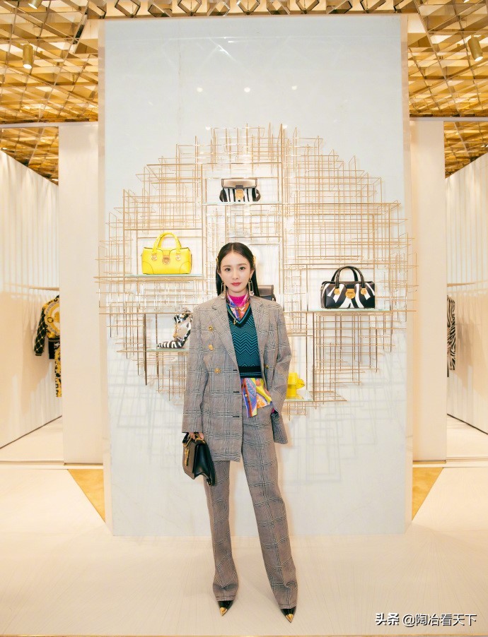 杨幂易烊千玺谁最红,易烊千玺微博之夜杨幂