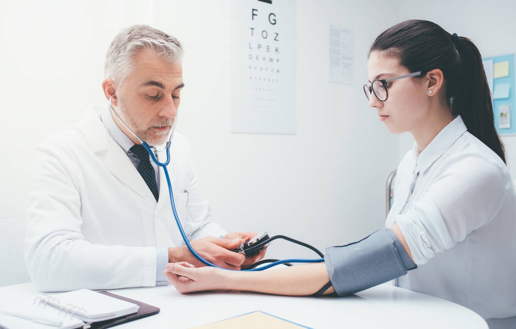 健康体检一般检查哪些项目多少钱,体检的内科和外科是检查什么项目