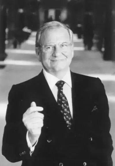 从移民之子到美国英雄,执掌福特功高震主被扫地,老婆一句话翻盘