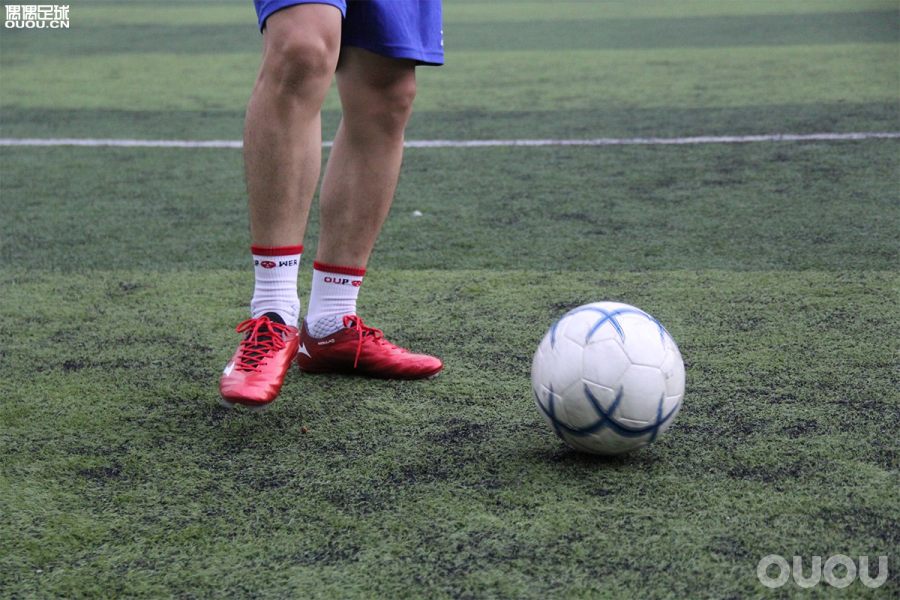 日产足球鞋测评,足球鞋实战测评nike暗煞