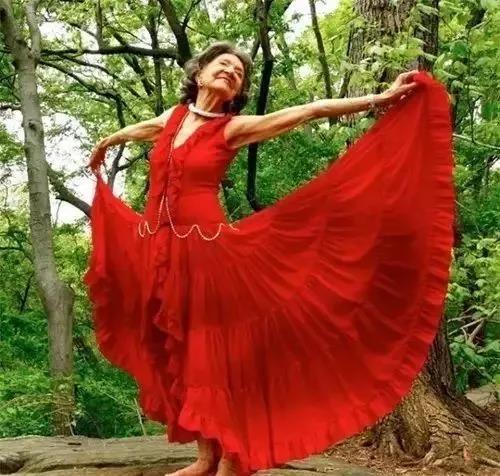 世界最小年龄的瑜伽教练,世界最年长瑜伽老师