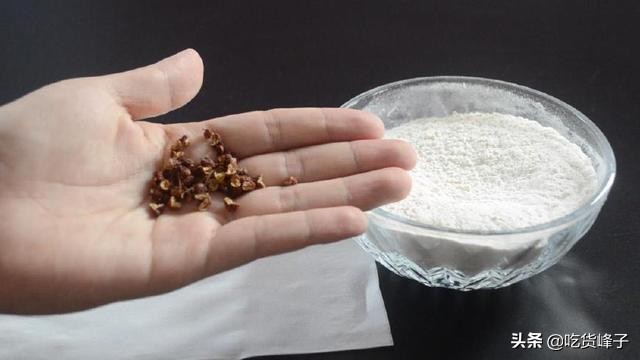 夏天面粉有虫吃了有害吗,面粉里面有了潮虫还能吃吗