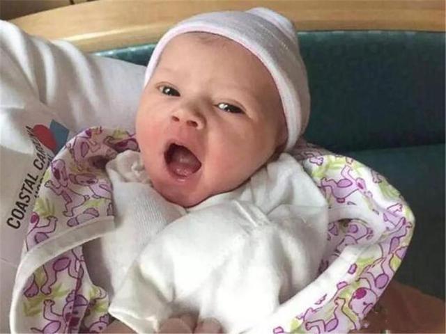 满月婴儿大脑发育的症状,满月宝宝如何促进大脑发育