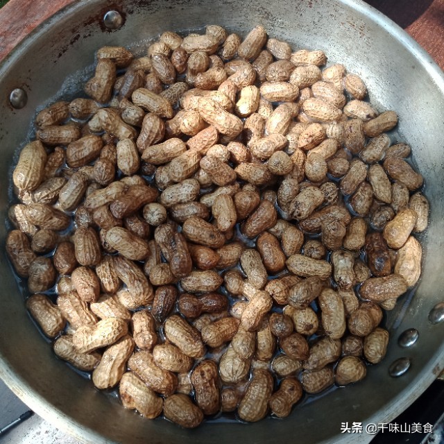 水煮花生不变色的方法,水煮花生怎么不起沫