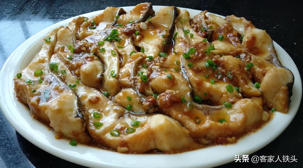 教你一个鱼肉百吃不厌的做法,鱼肉这样做香嫩入味无需放大料