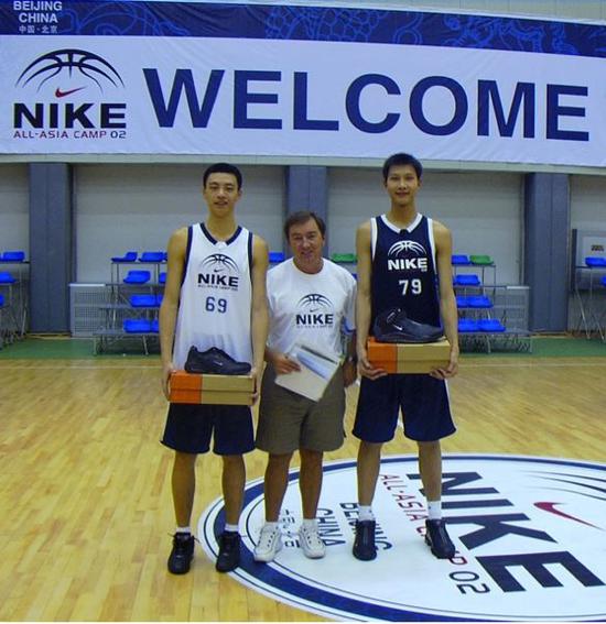 中国男篮出手即证明海报,出手即证明中国篮球全新战袍亮相