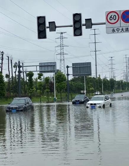 宝马是最怕涉水的豪车,宝马涉水高度多少合适