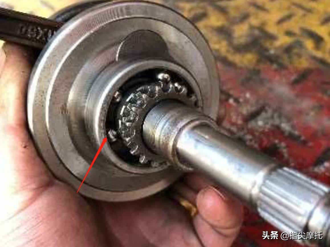 摩托车启动杆踩不动曲轴抱死,摩托车拉缸启动杆踩不下去吗