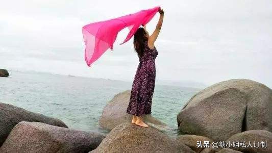 阿姨们照相戴7条丝巾,阿姨们为什么喜欢丝巾拍照