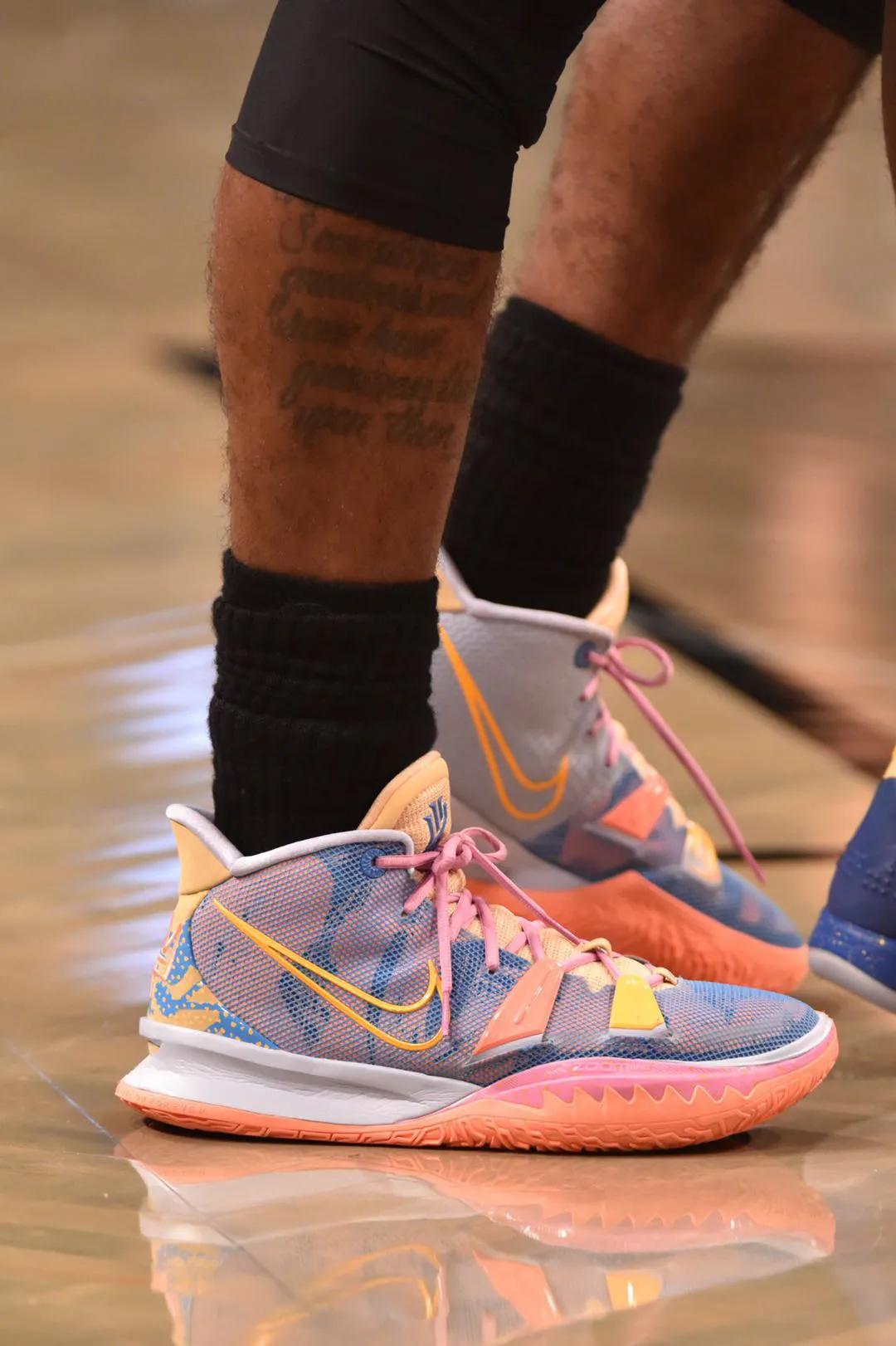 詹姆斯上脚安踏,nba球星上脚的安踏