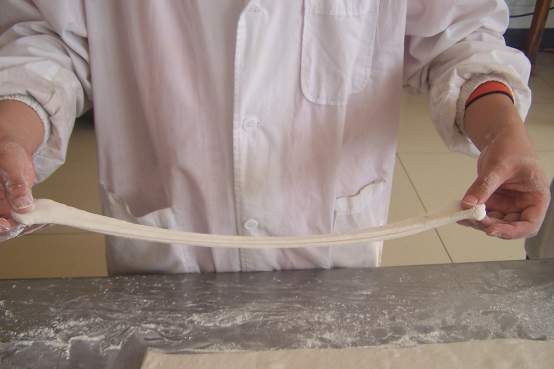 安琪油条膨松剂的使用方法,无矾油条制作及配方全部过程