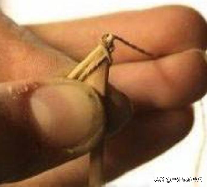 6-12岁自制鱼钩的方法,荒野求生野外自制鱼钩简单的方法