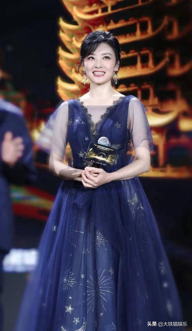 别再削骨追求“锥子脸”了！6位方脸女星告诉你，国字脸才真扛老