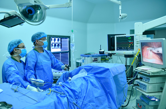 腰疼很久是不是马蹄肾的原因,小伙得了肾结石