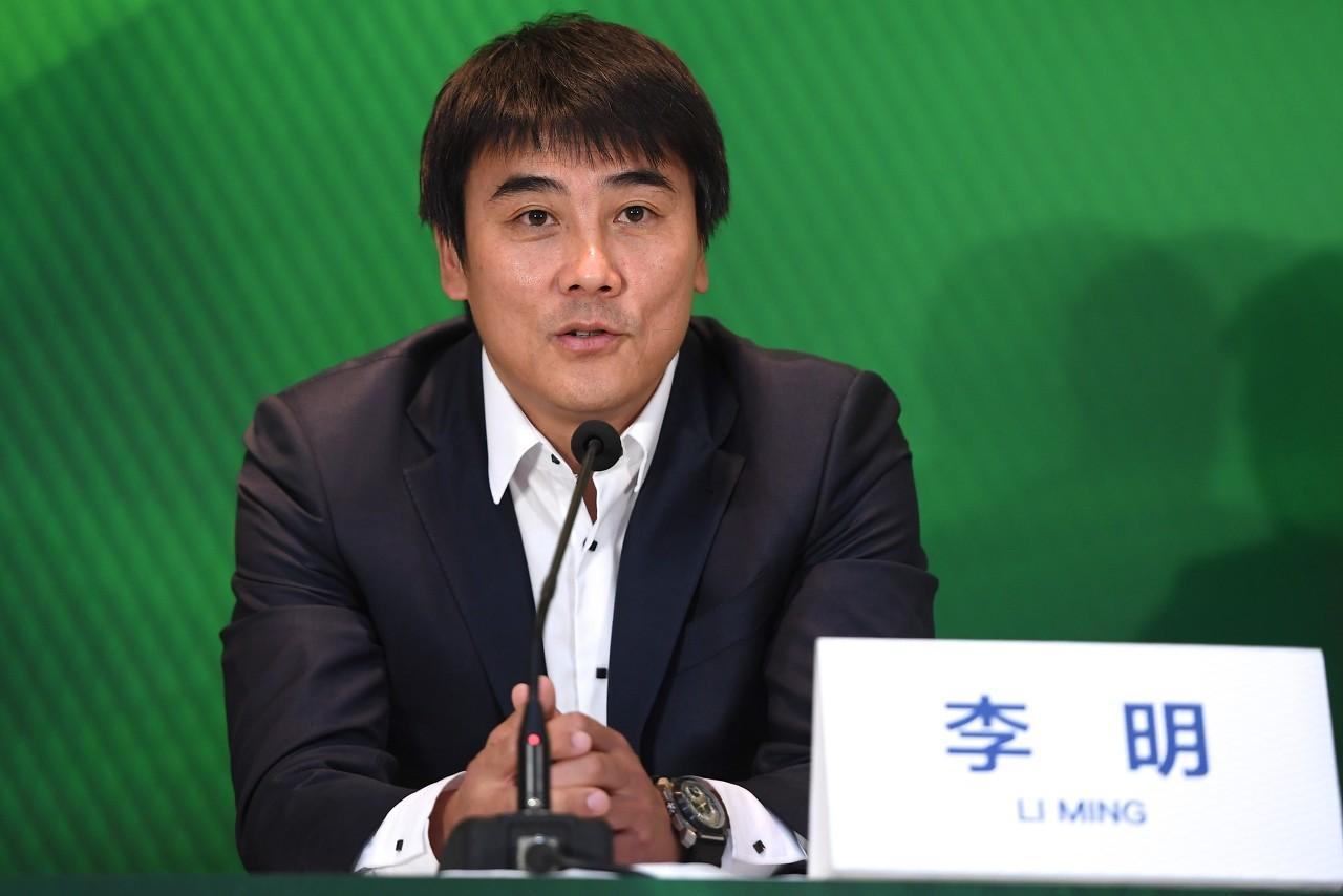 李嗣镕踢球的照片,李嗣镕大片