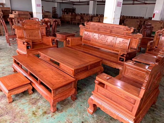 有些人买不起红木家具就说不好看,越来越多人不想买房子