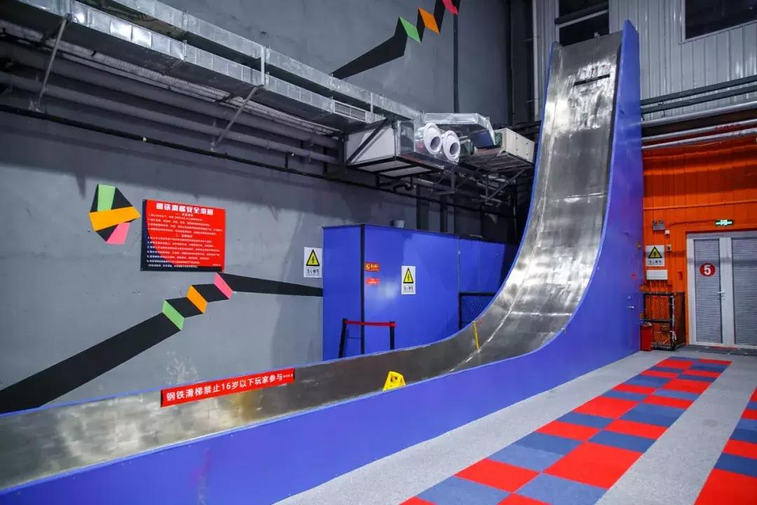 蹦床乐园闯关攀岩,蹦床馆嗨玩