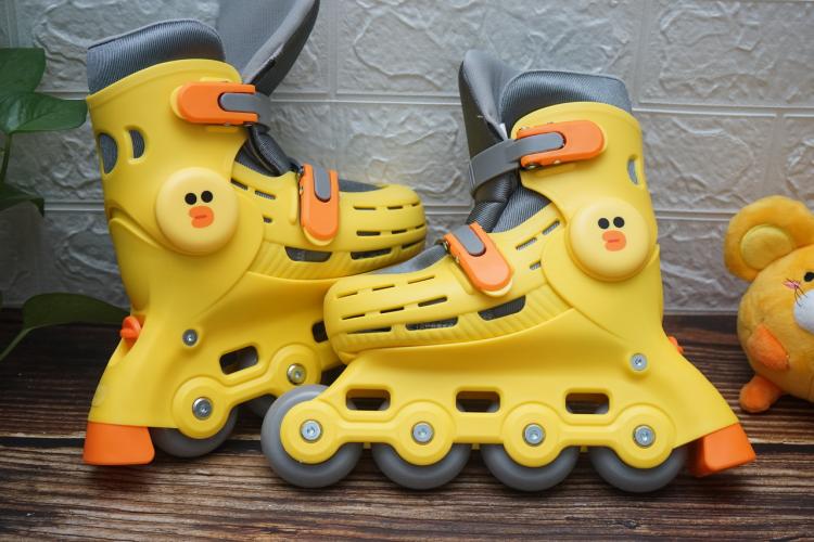 柒小佰轮滑鞋儿童6-12岁,轮滑就该这么玩