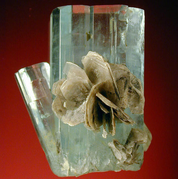 各种宝石原石的种类图片大全,高清彩色宝石原石图片大全