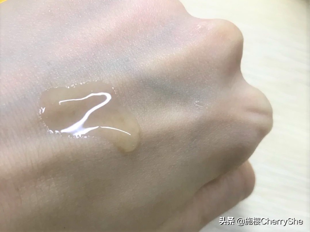 左旋vc精华的作用与功效,vc精华的功效与作用