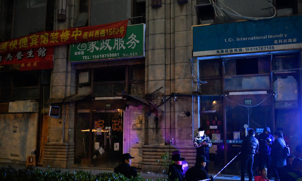 网红流浪大师被层层包围,流浪大师被围观事件