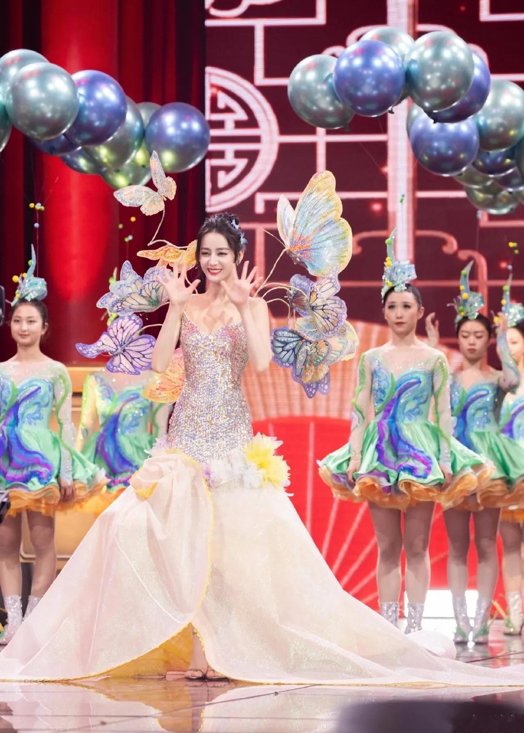 可爱又萌的迪丽热巴,高颜值身材好的迪丽热巴